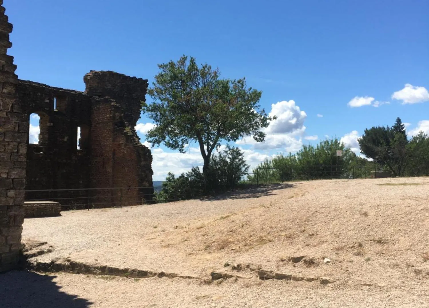 Chateauneuf Du Pape - Chez Marie Dans Logement Ancien Atypique - 1 Chambre - 1 Balcon Avec Vue - 1 Salle D'Eau Privee 0*, Шатонёф-дю-Пап Франция
