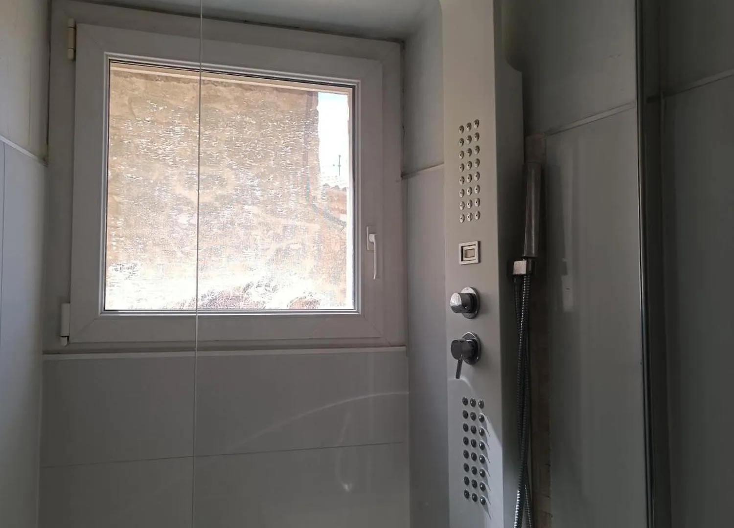 Chateauneuf Du Pape - Chez Marie Dans Logement Ancien Atypique - 1 Chambre - 1 Balcon Avec Vue - 1 Salle D'Eau Privee 0*, Шатонёф-дю-Пап