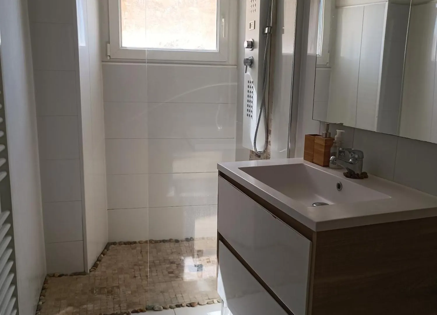 Chateauneuf Du Pape - Chez Marie Dans Logement Ancien Atypique - 1 Chambre - 1 Balcon Avec Vue - 1 Salle D'Eau Privee
